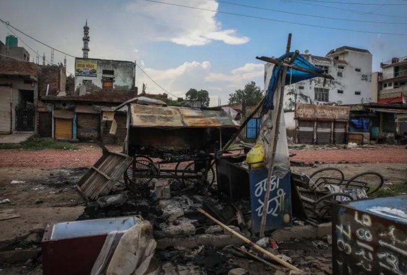 Magazinele din sectorul 70A și sectorul 66 din Gurugram au fost incendiate marți seara.