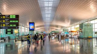 Experiență total neplăcută pe aeroportul din Barcelona. O familie de ruși a fost prădată de hoți. Au rămas fără bunuri &icirc;n valoare de 8.5 milioane euro