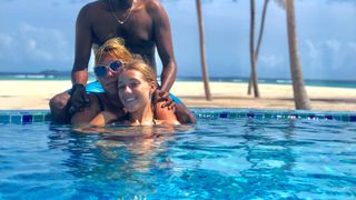 Povestea unei &icirc;ngrijitoare care a ajuns patroană de pensiune &icirc;n Maldive. Femeia de 51 de ani se bucură de un adevărat succes. &bdquo;Sunt fericită cu 800 euro pe lună&rdquo;