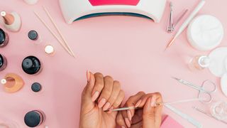 Cum să ai unghii cu gel versatile și durabile: Top 5 recomandări pentru o manichiură impecabilă