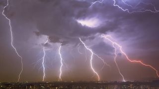 Furtuna Patricia lovește Europa! Vremea se schimbă radical în România. Zonele vizate de furtuni, ploi și temperaturi scăzute