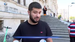 VIDEO - „Justițiarul de Berceni”, luat pe capotă după ce a încercat să prindă în flagrant un șofer care ar fi vrut să racoleze o minoră