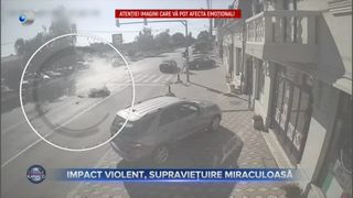 VIDEO - Impact violent, supraviețuire miraculoasă. Două motociclete și un autoturism implicate &icirc;n accident