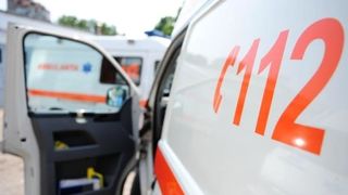 O femeie de 75 de ani a murit &icirc;n curtea unui spital comunal din Constanța după ce ar fi așteptat ambulanța trei ore. Reacția SAJ:&bdquo; Gestionarea cazului a fost conformă&rdquo;
