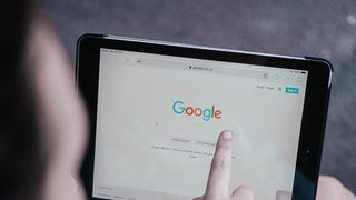 Google te va notifica dacă &icirc;ți găsește datele personale &icirc;n Căutare. Ce trebuie să știi