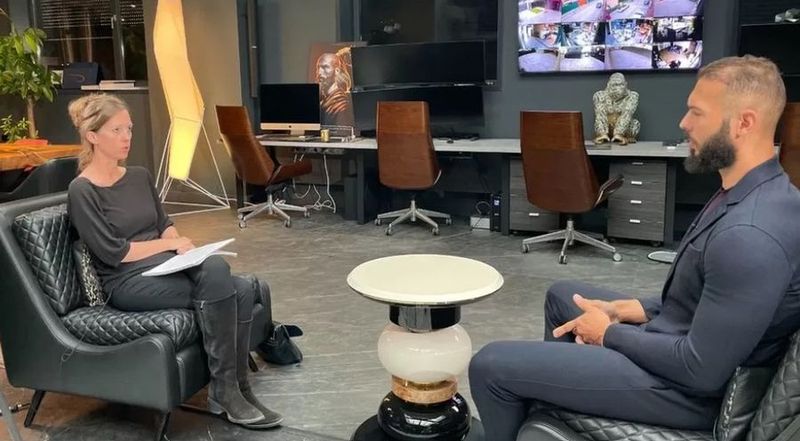 Tate a sugerat că unele dintre comentariile sale au fost scoase din context sau au fost concepute ca "glume".