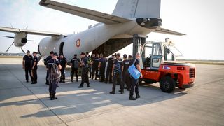 90 de pompieri rom&acirc;ni au plecat astăzi &icirc;n Grecia. Alți pompieri care au luptat &icirc;mpotriva incendiilor din Republica Elenă se &icirc;ntorc acasă