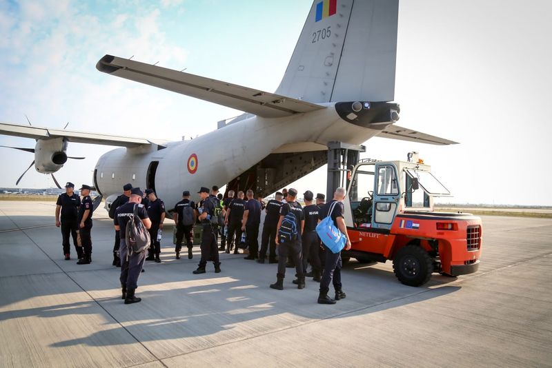 90 de pompieri români au plecat astăzi în Grecia. Alți pompieri care au luptat împotriva incendiilor din Republica Elenă se întorc acasă