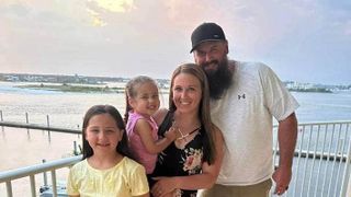 O tânără mămică s-a stins din viață după ce a băut doi litri de apă în mai puțin de 20 de minute. Concluzia medicilor: s-a intoxicat cu apă