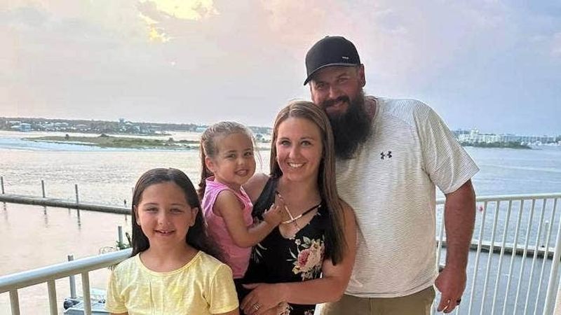 O tânără mămică s-a stins din viață după ce a băut doi litri de apă în mai puțin de 20 de minute. Concluzia medicilor: s-a intoxicat cu apă