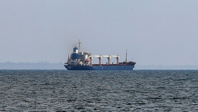 Rusia amenință cu bombardarea oricărei nave care navighează către sau dinspre Ucraina. 