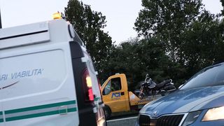Tragedie într-o familie de români din Italia. Devis s-a stins din viață într-un accident pe șoseaua de centură din Torino. „Rămâi în pace, înger blând”