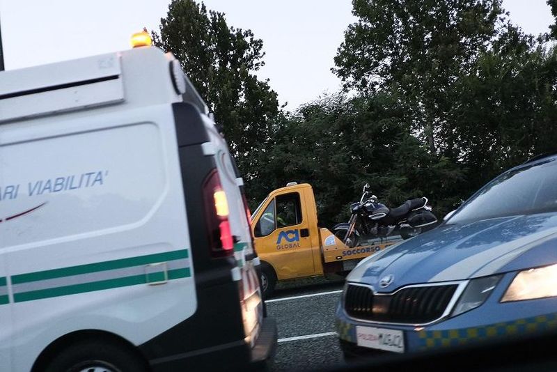 Tragedie într-o familie de români din Italia. Devis s-a stins din viață într-un accident pe șoseaua de centură din Torino. „Rămâi în pace, înger blând”