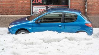 Germania a fost lovită cu furie de furtuna Antoni! Străzile din Reutlingen au fost acoperite cu un strat de grindină de peste 30 de centimentri