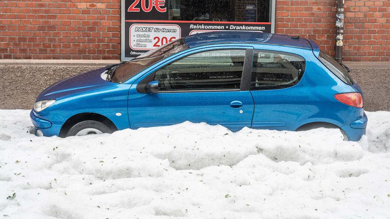 Germania a fost lovită cu furie de furtuna Antoni! Străzile din Reutlingen au fost acoperite cu un strat de grindină de peste 30 de centimentri