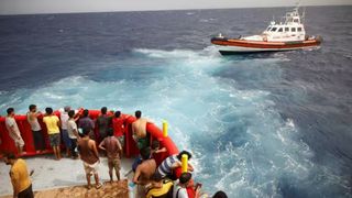 Un purtător de cuv&acirc;nt al gărzii de coastă a declarat că poate confirma doar numărul supraviețuitorilor și recuperarea a două cadavre.