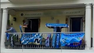 Incredibil! Cum a fost prins unul dintre cei mai periculoși criminali din lume? Bărbatul a fost arestat după ce polițiștii au văzut o fotografie în care celebra victoria unei echipe de fotbal