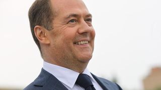 Negocierile de pace dintre Rusia și Ucraina se lasă așteptate. Medvedev: „Inamicul trebuie să vină târându-se în genunchi, cerșind milă”