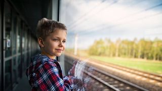 Un copil de 5 ani din Fetești a plecat de acasă fără să le spună părinților. Polițiștii l-au găsit &icirc;ntr-un tren care mergea spre Constanța