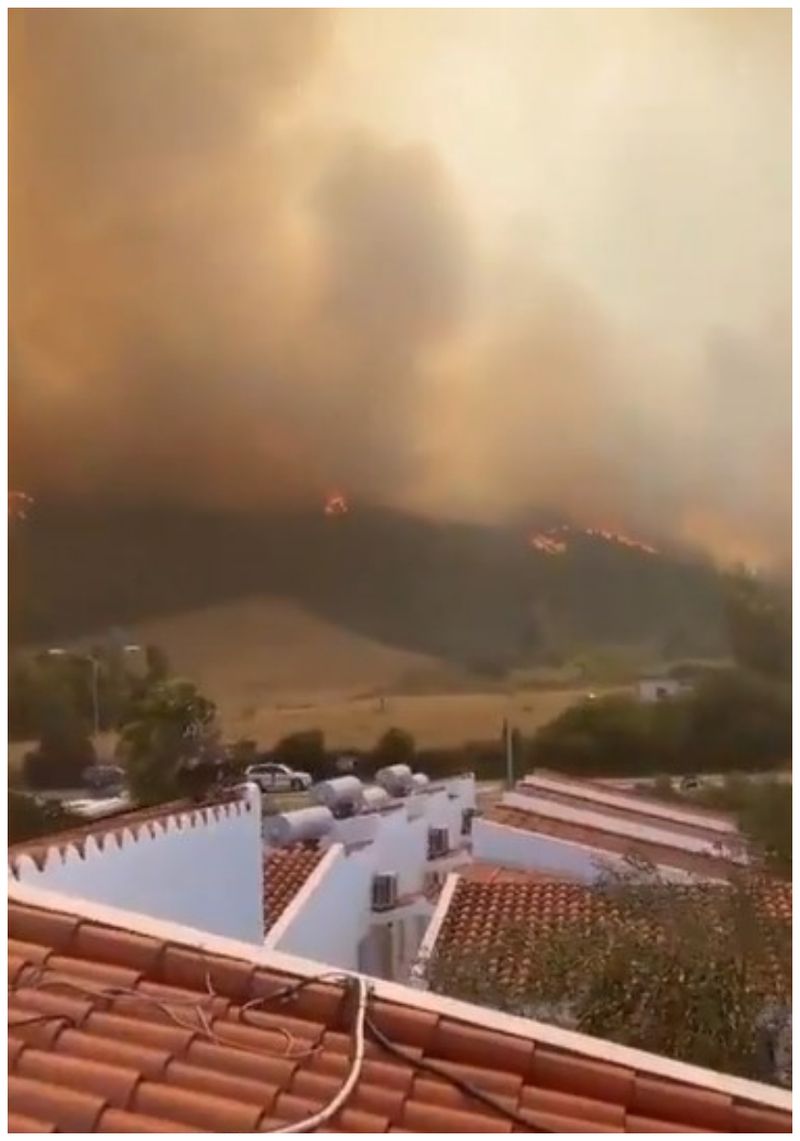 Aproximativ 600 de persoane au fost evacuate din orașele și localitățile de pe coasta de est a insulei