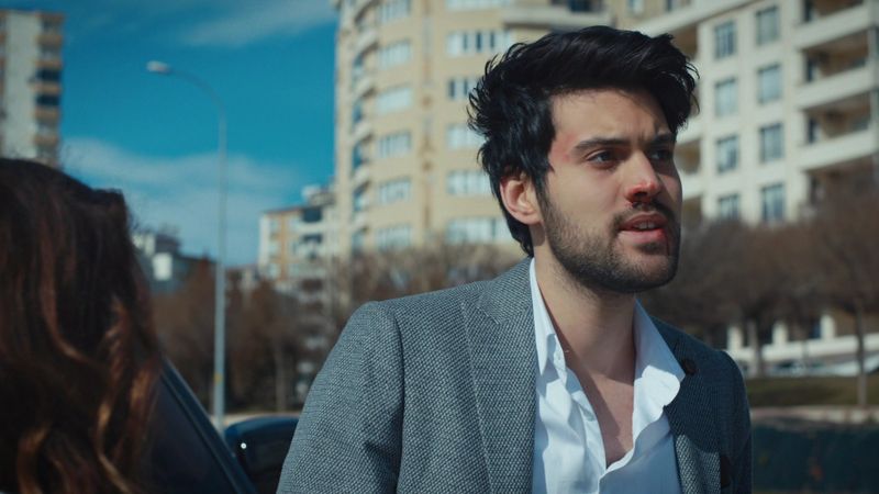 În această seară, de la ora 20:00, în “Melek”, la Kanal D,   Adnan nu renunță la Defne