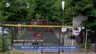 VIDEO - Fetiță de 11 ani, electrocutată &icirc;n parc. A atins un st&acirc;lp de iluminat &icirc;n timp ce se juca