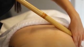 Prețul unei ședințe de masaj cu bambus variază &icirc;n funcție de salon, &icirc;ntre 100 și 250 de lei.