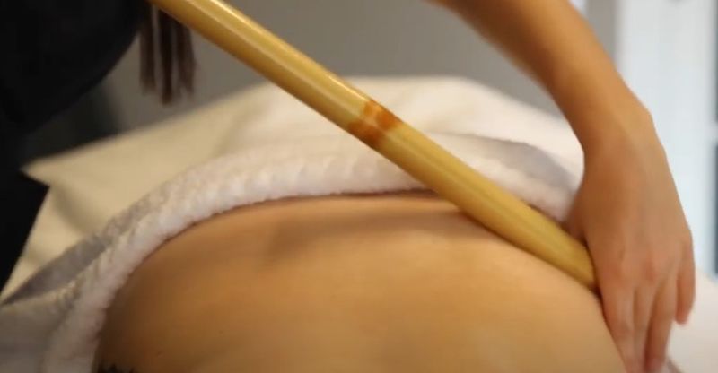 Prețul unei ședințe de masaj cu bambus variază în funcție de salon, între 100 și 250 de lei.