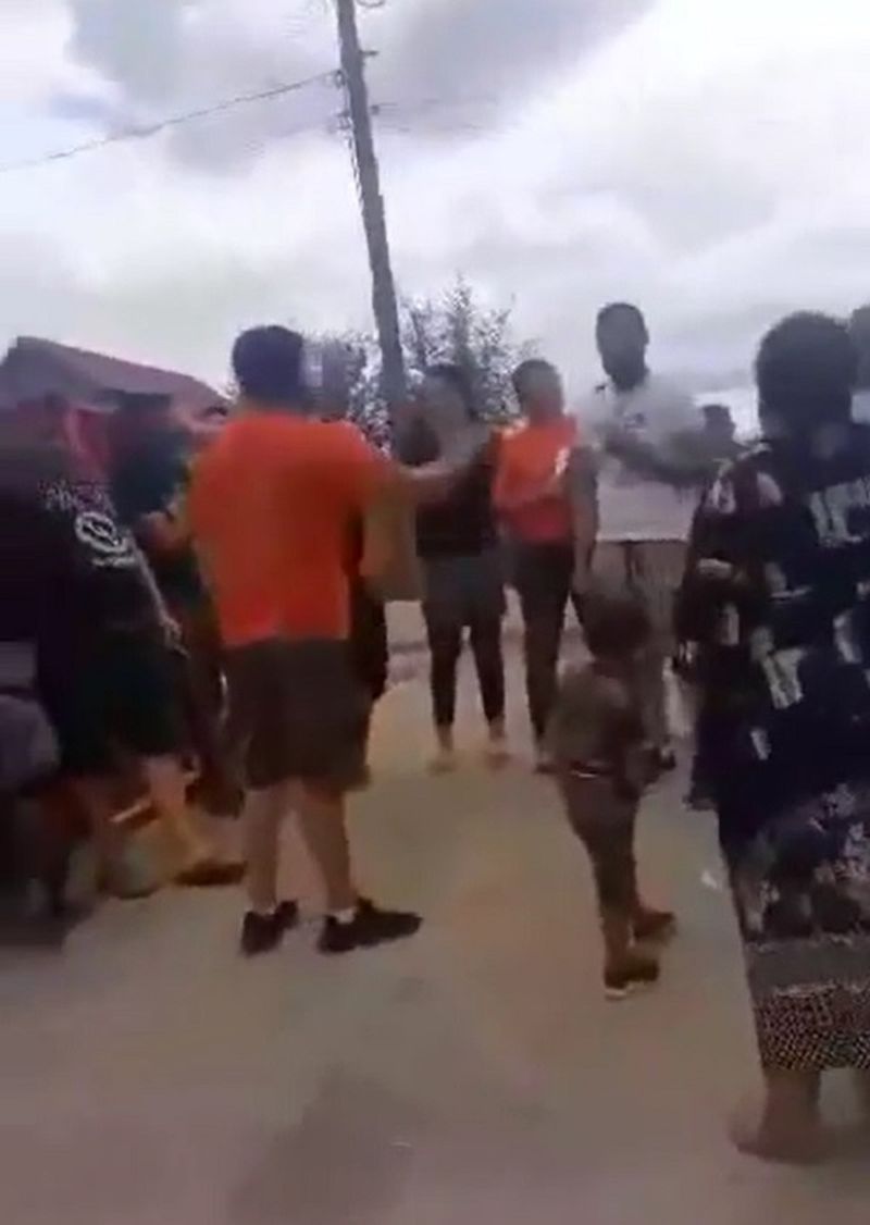 VIDEO - Scandal uriaș în Satu Mare. Zeci de persoane s-au luat la bătaie. Imaginile surprinse de martori și de camerele de luat vederi