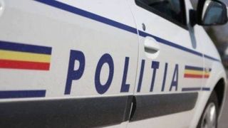 Un bărbat a incendiat o mașină, la &icirc;nt&acirc;mplare, pentru că se plictisea. Ce au descoperit polițiștii despre el