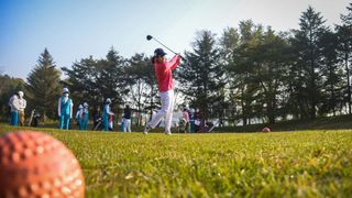 Coreea de Nord își deschide porțile turiștilor din întreaga lume. Oamenii sunt așteptați să joace golf. Care este motivul invitației?