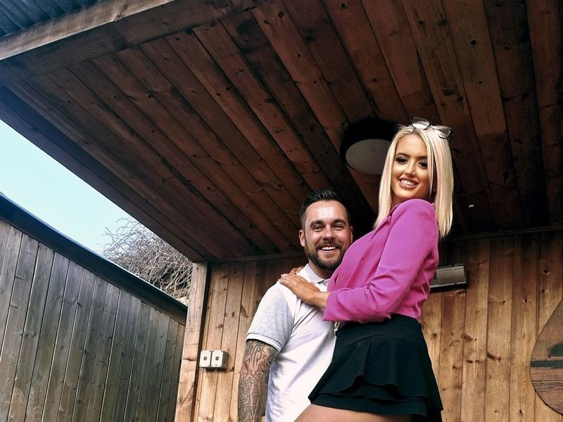 Femeia „gigant” și-a întâlnit în sfârșit adevărata dragoste: „Nu ne putem privi în ochi, dar suntem la același nivel”