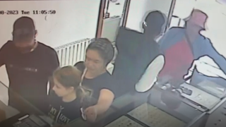 Femeia însărcinată a reușit să fure o brățară de aur dintr-un magazin de bijuterii din Arad