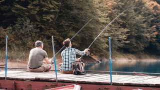 Bărbatul se afla la pescuit împreună cu prietenul său, când a decis să facă scufundări. Din nefericire, s-a înecat