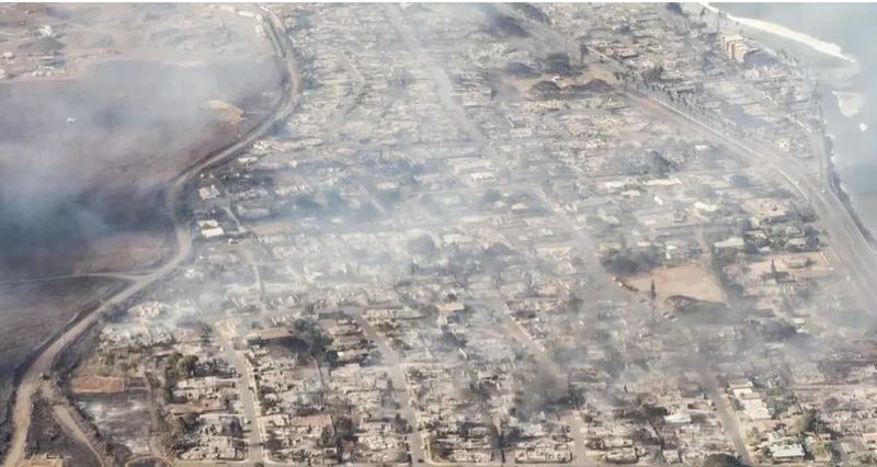 O serie de situri istorice importante din Lahaina, centrul turistic al orașului Maui, au fost distruse de incendii