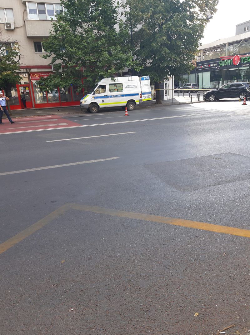 Accident grav pe Calea Dorobanţi din Bucureşti. Un autobuz STB este implicat în coliziune. 4 persoane au ajuns la spital