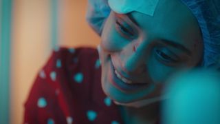 &Icirc;n această seară, de la ora 20:00, &icirc;n &ldquo;Melek&rdquo;, la Kanal D, Defne, gest impresionant pentru mama sa