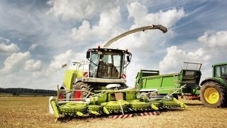 Un primar din Olt s-a stins din viață după ce a fost prins &icirc;n combina de treierat