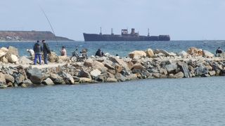 Explozie &icirc;n zona digului din Costineşti | Posibil să fie mină marină