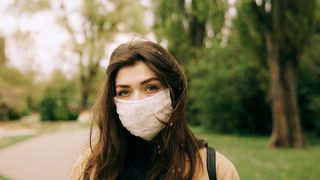 Masca poate ajuta persoanele cu alergie la polen
