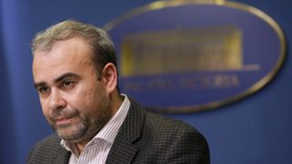 VIDEO- Darius Vâlcov a ajuns în România. Fostul ministru a fost extrădat din Italia. De pe Otopeni a fost transportat direct la Penitenciarul Rahova