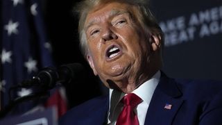 Donald Trump a fost pus sub acuzare pentru a patra oară. Fostul președinte al SUA este acuzat că a &icirc;ncercat să smodifice rezultatul alegerilor din 2020 &icirc;n statul Georgia