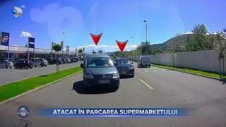VIDEO- Atacat în parcarea supermarketului. Polițiștii încearcă să îi identifice pe cei implicați în scandal