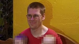 Drew Sollenberger, un bărbat asexuat în vârstă de 38 de ani