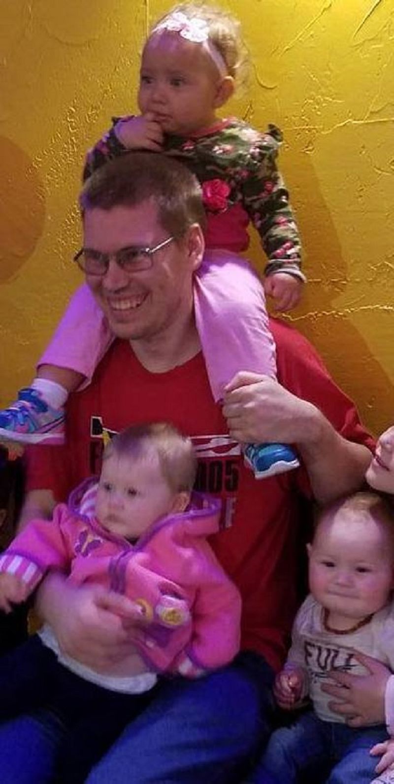 Drew Sollenberger, un bărbat asexuat în vârstă de 38 de ani