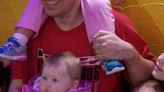 Drew Sollenberger, un bărbat asexuat în vârstă de 38 de ani