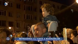VIDEO - Moment spectaculos la Constanța! Ziua Marinei s-a &icirc;ncheiat odată cu retragerea cu torţe a marinarilor militari