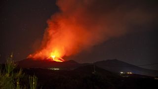 Imagini din satelit cu erupția vulcanului Etna. Aeroportul Catania a fost redeschis