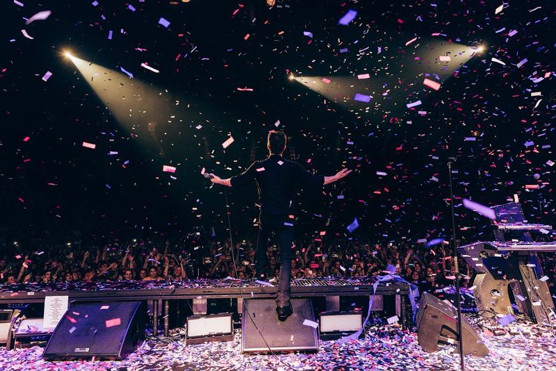 Brandon Flowers, solistul The Killers, concert la Marea Neagră