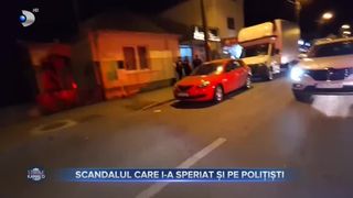 VIDEO- Scandalul care i-a speriat și pe polițiști. Infractorul flutura armele pe stradă, &icirc;n timp ce polițiștii așteptau &icirc;ntăriri